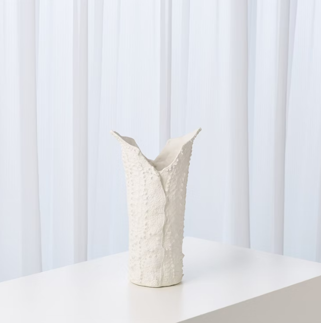 Crocodile Vase Matte White M