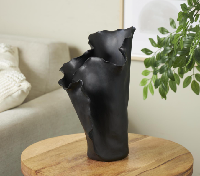 Quiand Vase Black 9x11x16in