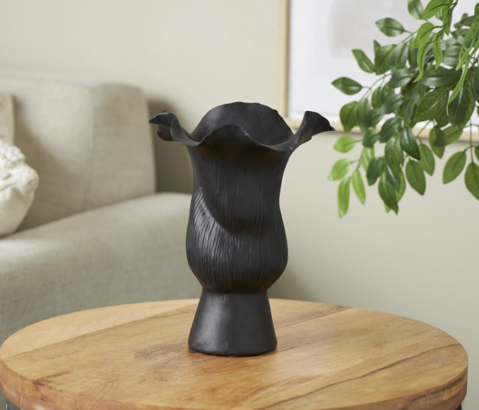 Winey Vase Black 8x7x11in