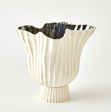Folha Footed Vase Off White Metallic Lg