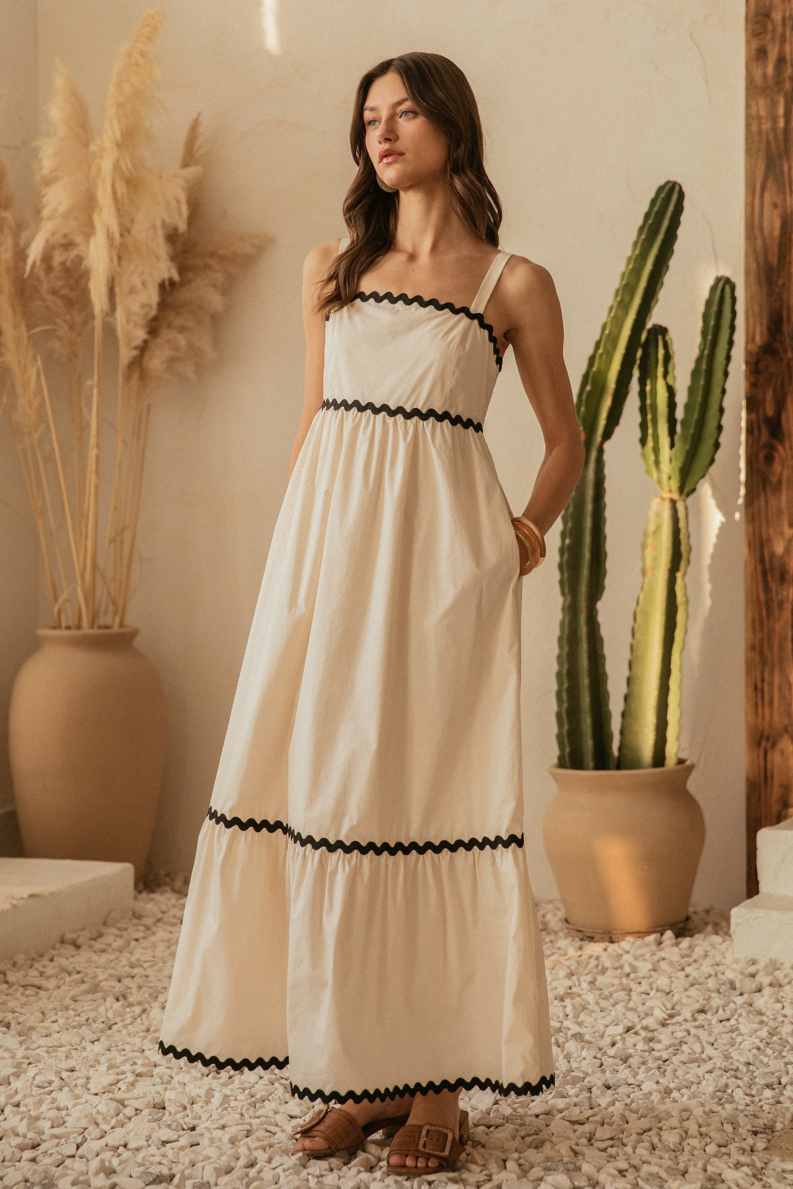 Umeri Dress Off White Black