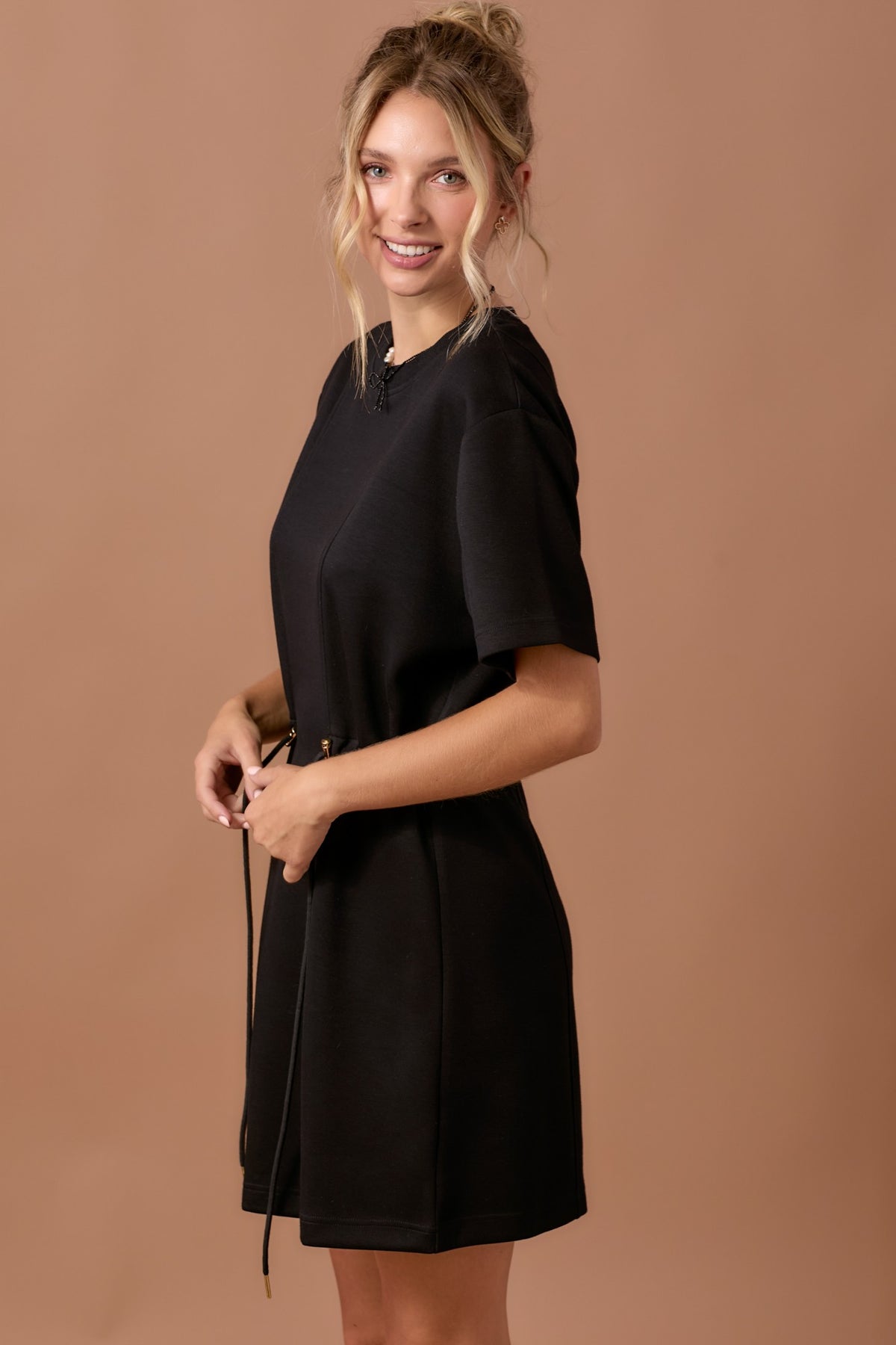 Short Sleeve Round Neckline Knit Dress Black