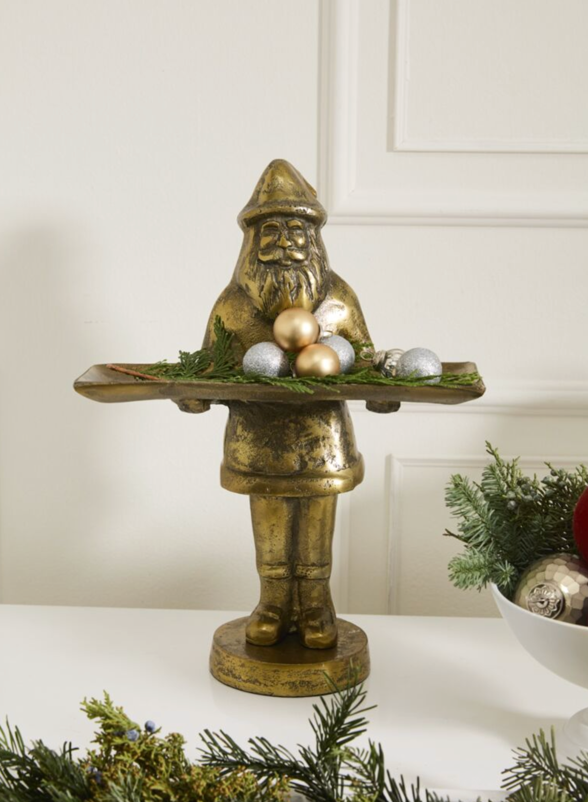 Saint Nick Dish Stand