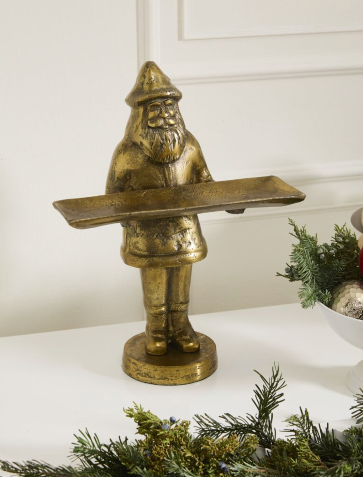 Saint Nick Dish Stand