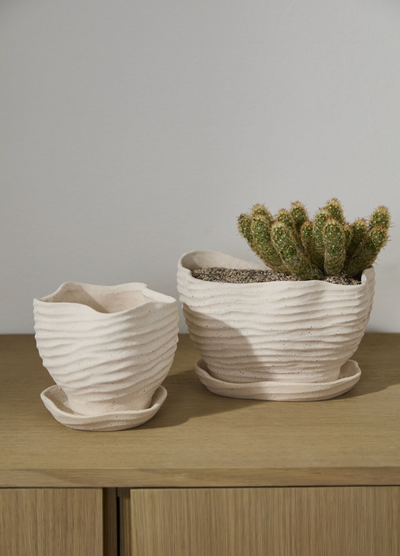 Highland Pot with Saucer