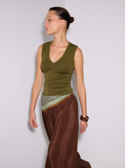 Melek v Neck Top