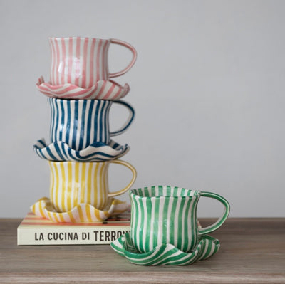 Mug w Ruffled Saucer
