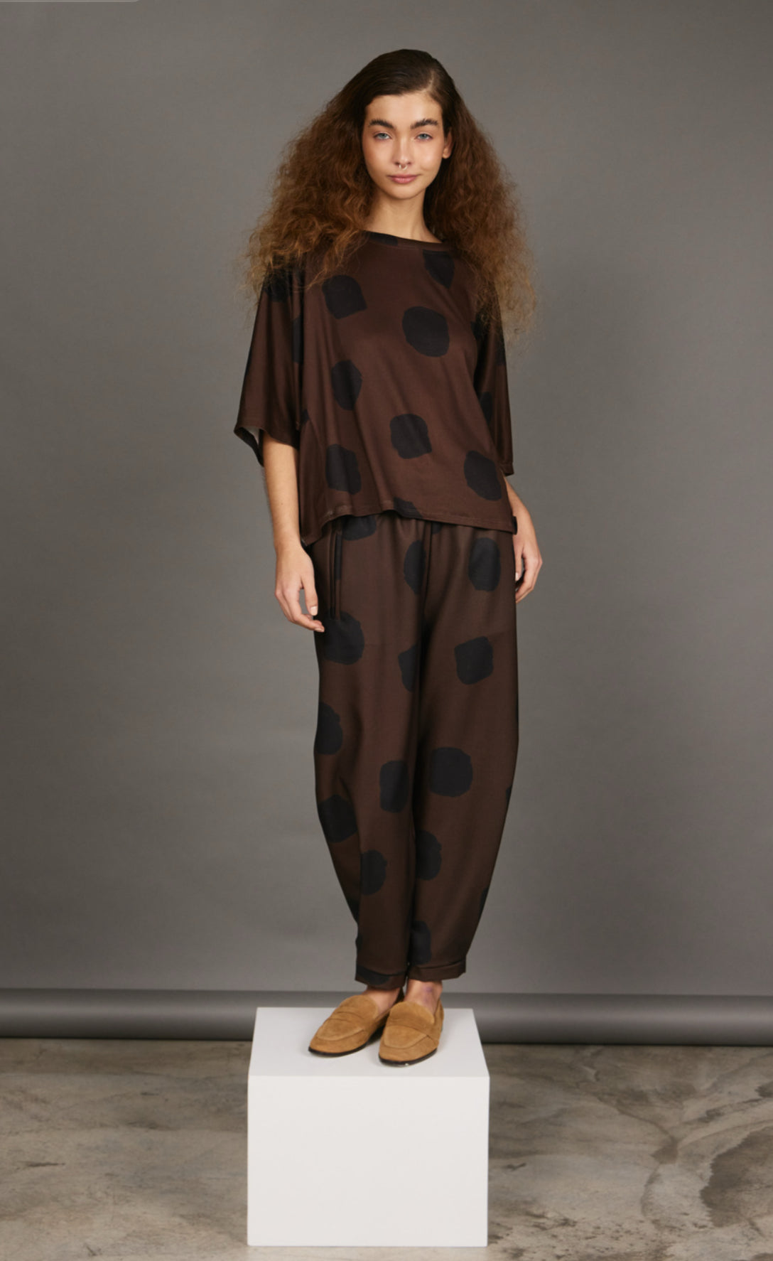 Comfy Jogger Mocha Black Dots