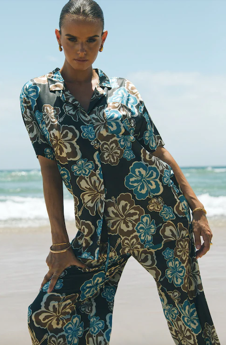 Lola Shirt Winter Hibiscus
