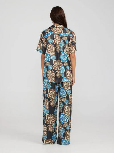 Lola Shirt Winter Hibiscus