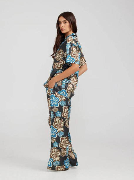 Lola Shirt Winter Hibiscus