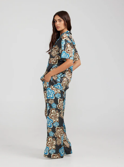 Lola Shirt Winter Hibiscus
