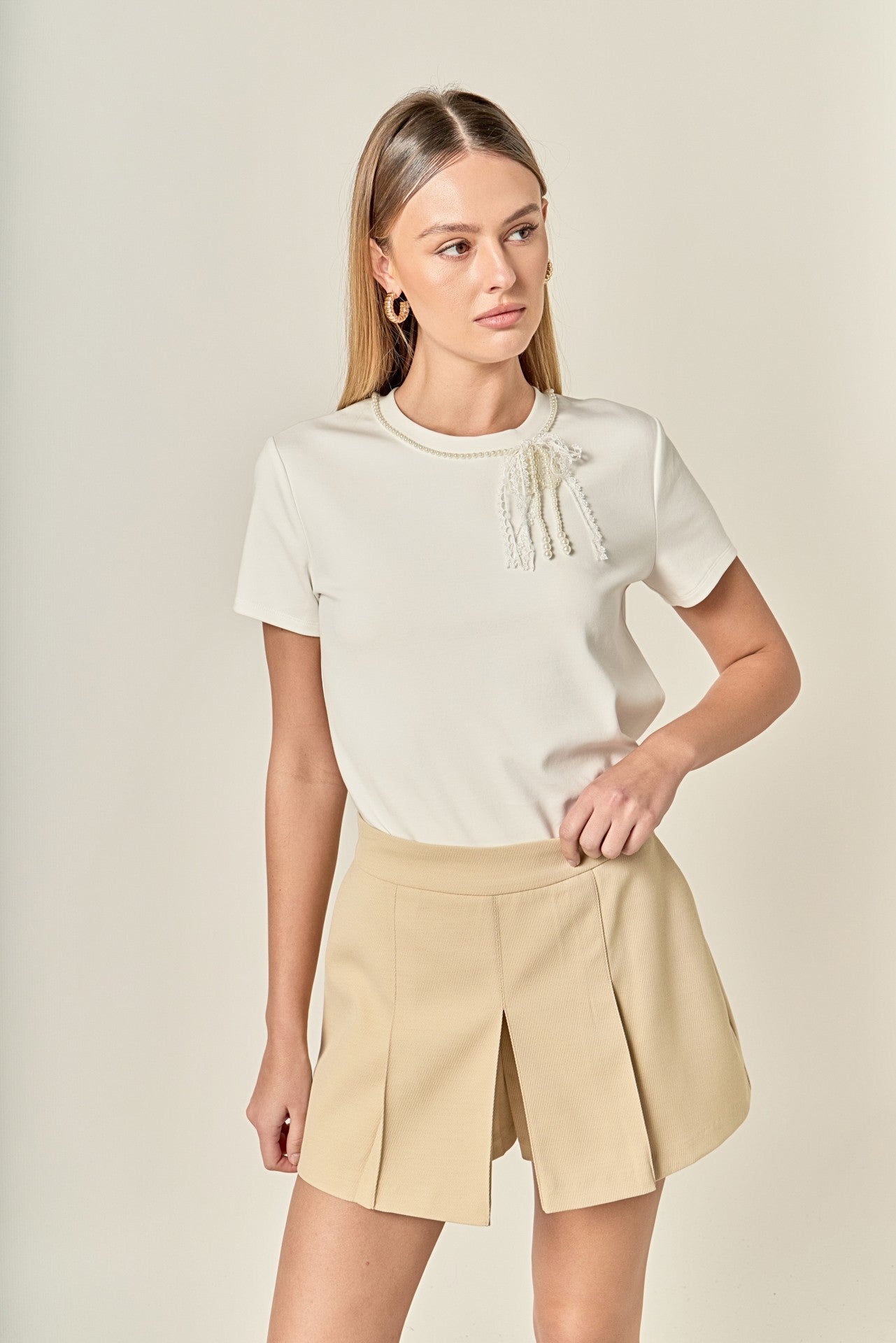 Pearl Bow Detailed T Shirt White