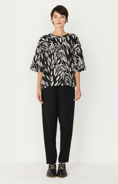Lariz Tshirt Leaves Black