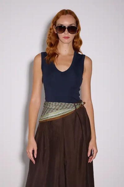 Melek v Neck Top