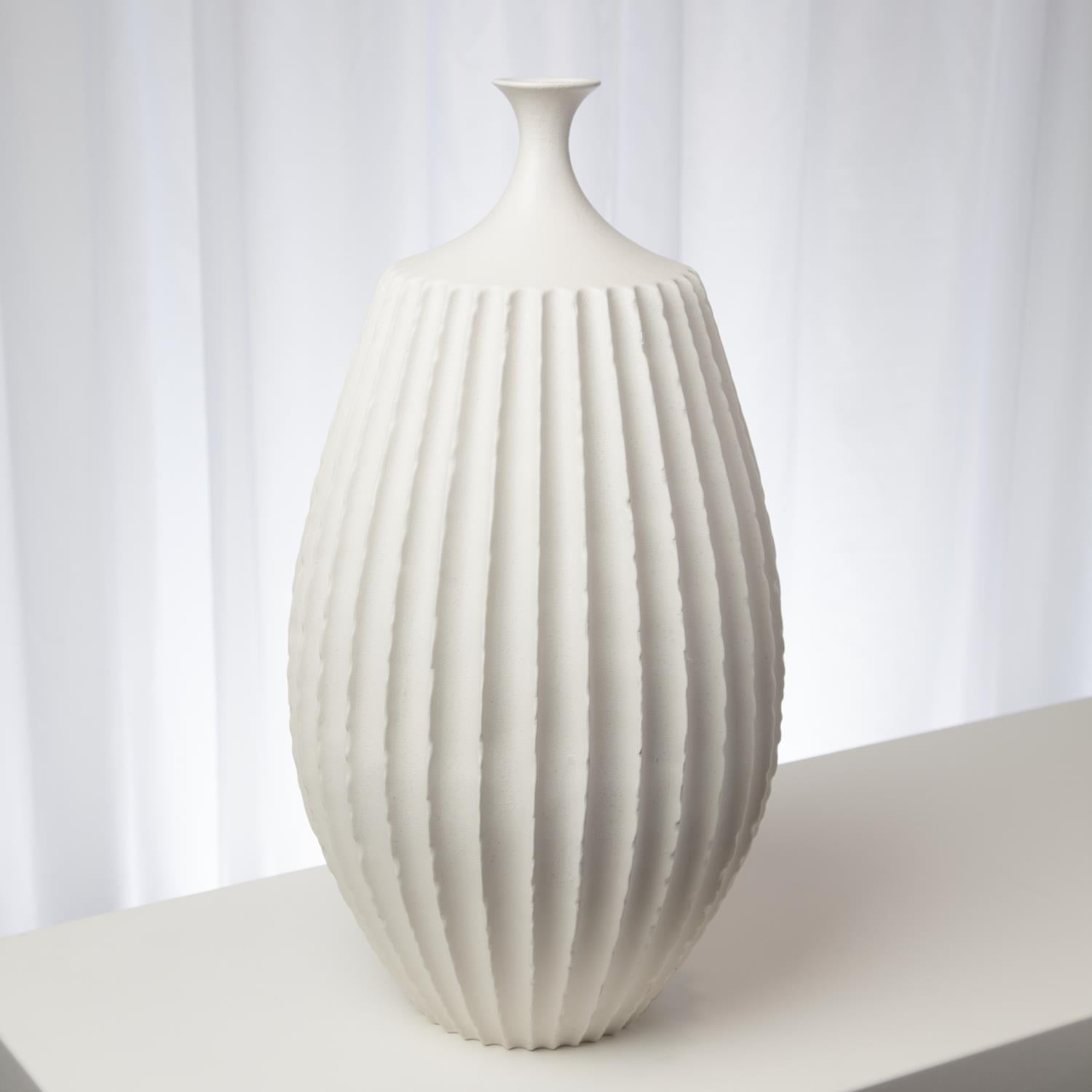 Sawtooth Vase Rustic White