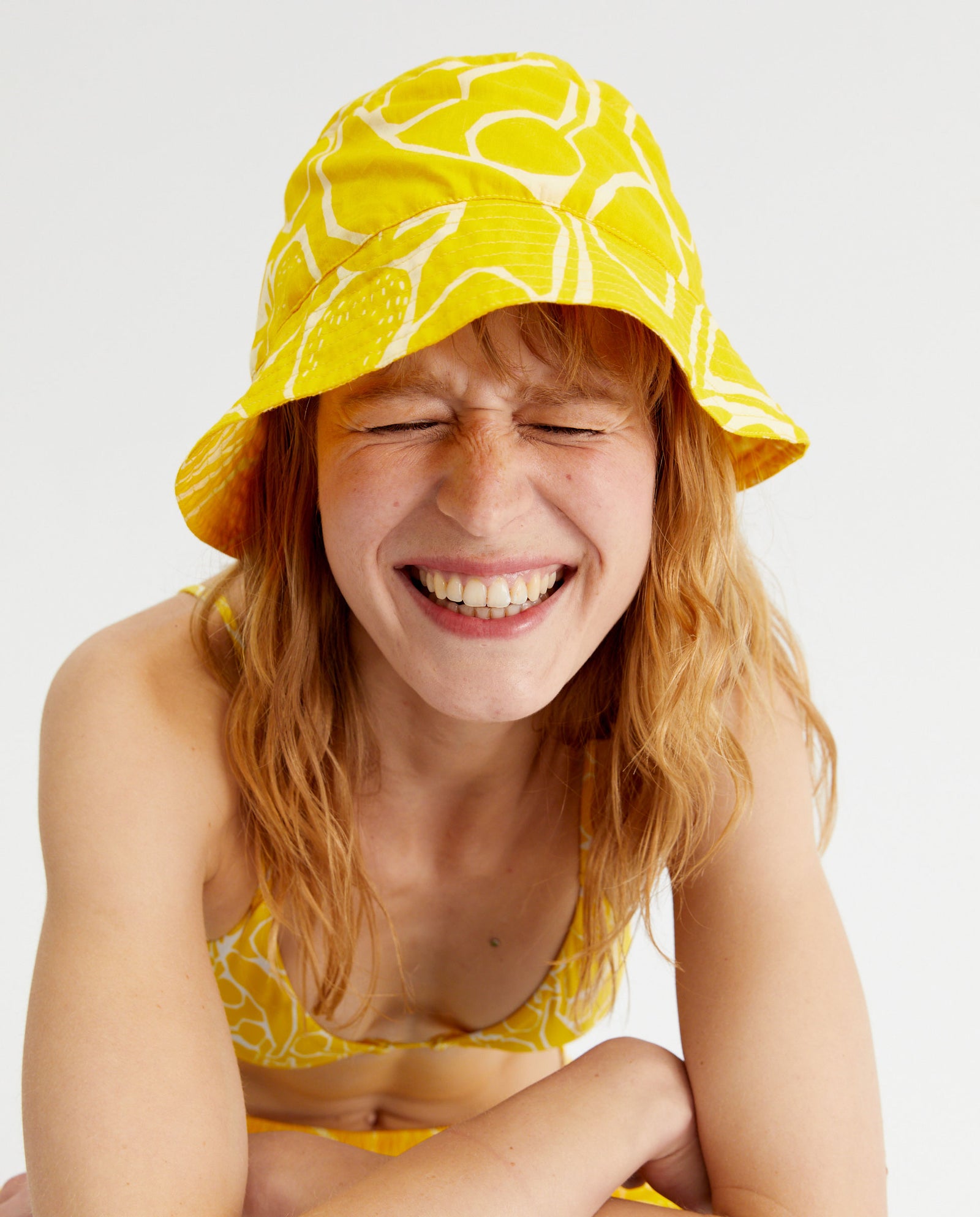 Fruit print reversible bucket