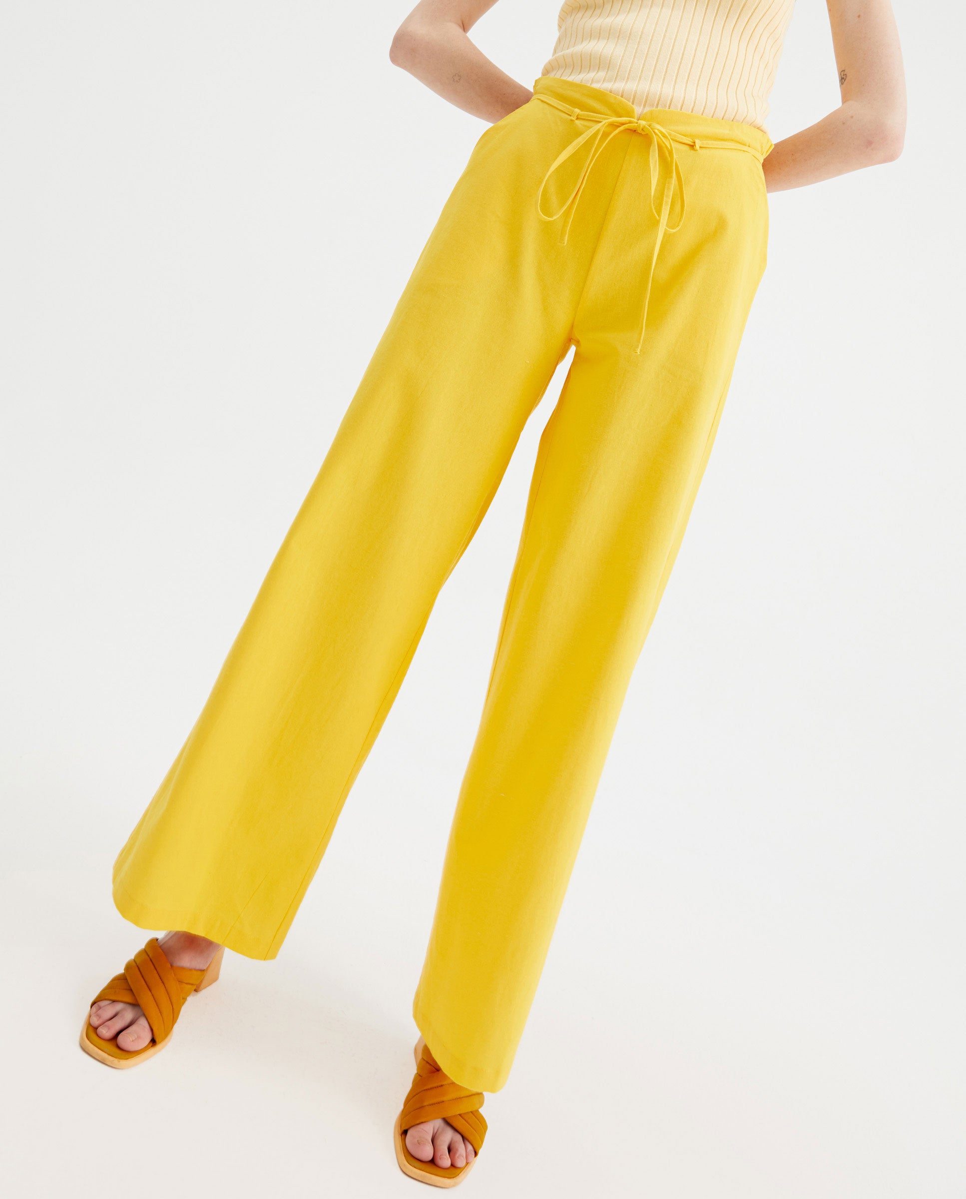 Yellow cut trousers belt